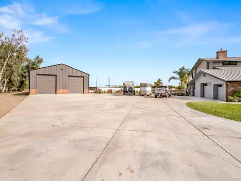 Exterior - 9235 24th Ave, Lemoore, CA 93245 photo 4 of 21