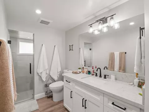 Bath - 9235 24th Ave, Lemoore, CA 93245 photo 4 of 9