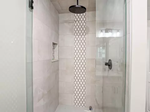 Bath - 9235 24th Ave, Lemoore, CA 93245 photo 3 of 9