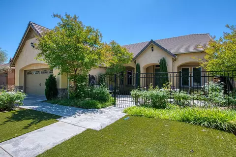 Exterior - 3544 Prescott Ave, Clovis, CA 93619 photo 2 of 9
