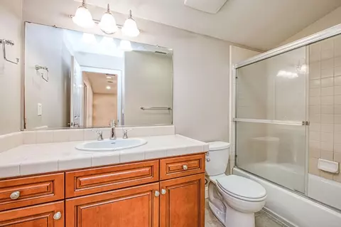 Bath - 3544 Prescott Ave, Clovis, CA 93619 photo 4 of 4