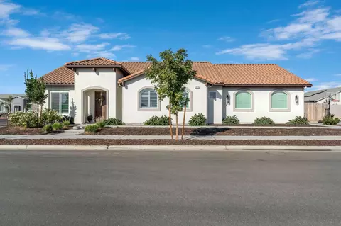 2279 Carnation St, Kingsburg, CA 93631