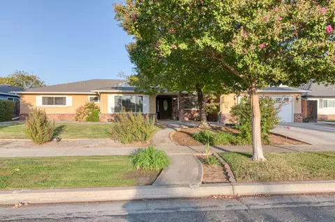 6736 N Thorne Ave, Fresno, CA 93711