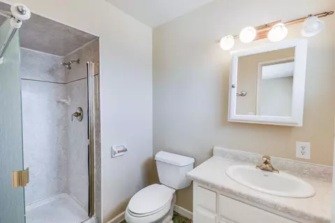 Bath - 11495 E Herndon Ave, Clovis, CA 93619 photo 2 of 4