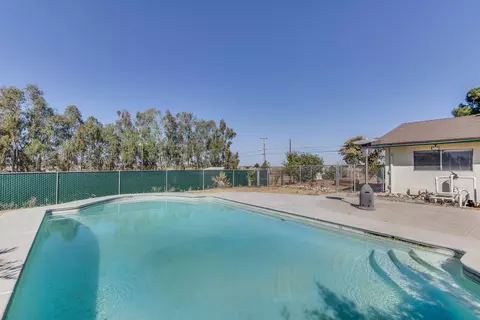 Exterior - 11495 E Herndon Ave, Clovis, CA 93619 photo 5 of 13