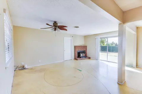 Living - 11495 E Herndon Ave, Clovis, CA 93619 photo 3 of 4