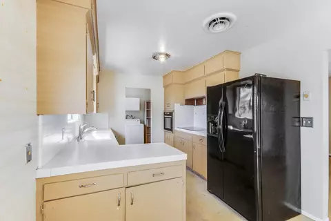 Kitchen - 11495 E Herndon Ave, Clovis, CA 93619 photo 3 of 3