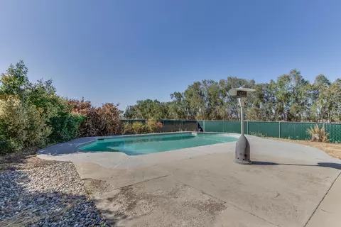 Exterior - 11495 E Herndon Ave, Clovis, CA 93619 photo 6 of 13
