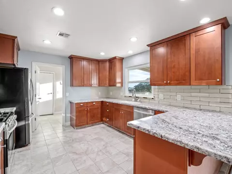 Kitchen - 13017 Violet Ln, Clovis, CA 93619 photo 4 of 5