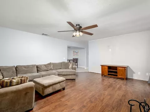Living - 13017 Violet Ln, Clovis, CA 93619 photo 2 of 3