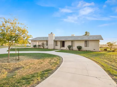 Exterior - 13017 Violet Ln, Clovis, CA 93619 photo 1 of 7