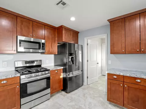 Kitchen - 13017 Violet Ln, Clovis, CA 93619 photo 2 of 5