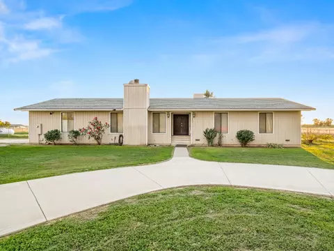 Exterior - 13017 Violet Ln, Clovis, CA 93619 photo 7 of 7