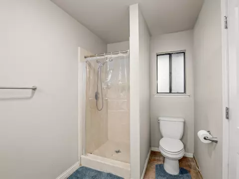 Bath - 13017 Violet Ln, Clovis, CA 93619 photo 2 of 3