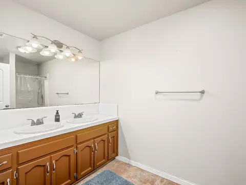 Bath - 13017 Violet Ln, Clovis, CA 93619 photo 1 of 3