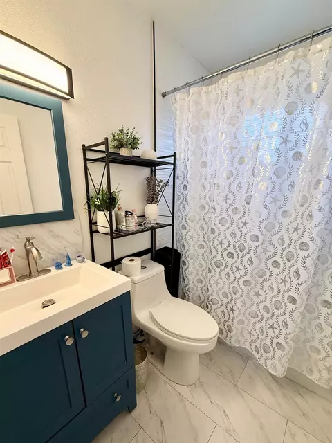 Bath - 2236 Peach Ave #4, Clovis, CA 93612 photo 1 of 1