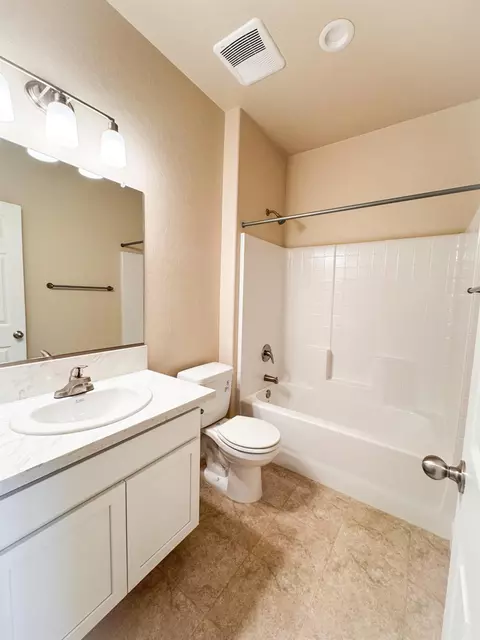 454 W Windsor Ave, Clovis, CA 93612 photo 7