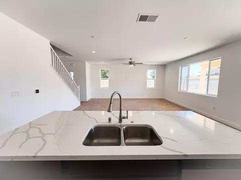 454 W Windsor Ave, Clovis, CA 93612 photo 4