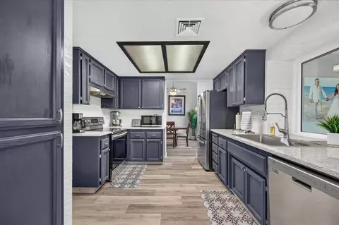 Kitchen - 2616 E Chennault Ave, Fresno, CA 93720 photo 1 of 7