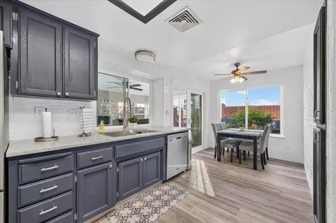 Kitchen - 2616 E Chennault Ave, Fresno, CA 93720 photo 4 of 7