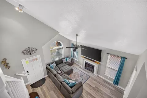 Entry Way - 2616 E Chennault Ave, Fresno, CA 93720 photo 5 of 5