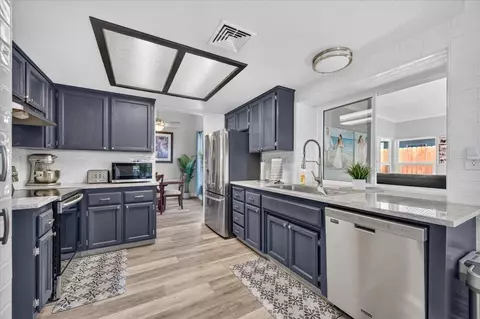 Kitchen - 2616 E Chennault Ave, Fresno, CA 93720 photo 5 of 7