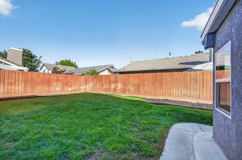 Exterior - 2616 E Chennault Ave, Fresno, CA 93720 photo 10 of 11