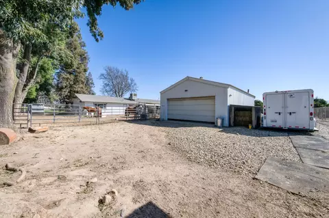 Exterior - 14705 E Belmont Ave, Sanger, CA 93657 photo 16 of 28