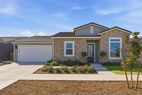 2232 N Russell Ave, Clovis, CA 93619