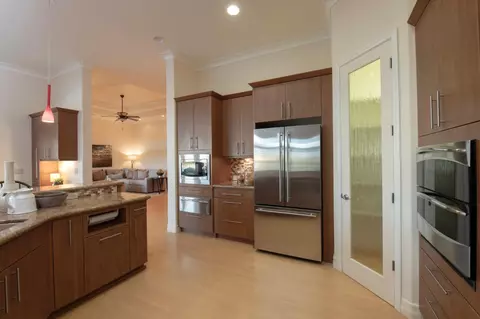 Kitchen - 4550 N Waterside Dr, Clovis, CA 93619 photo 4 of 7