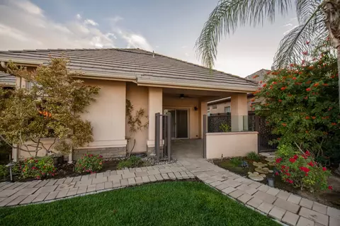 Exterior - 4550 N Waterside Dr, Clovis, CA 93619 photo 6 of 10