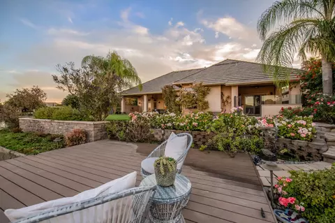 Exterior - 4550 N Waterside Dr, Clovis, CA 93619 photo 4 of 10