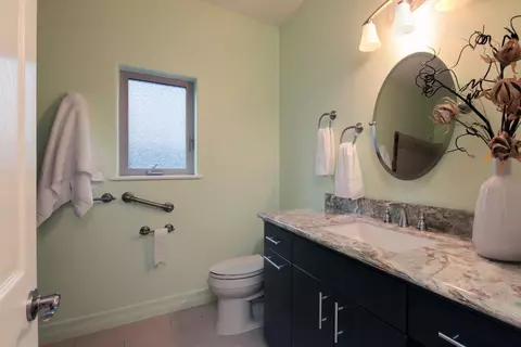 Bath - 4550 N Waterside Dr, Clovis, CA 93619 photo 8 of 9