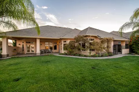 Exterior - 4550 N Waterside Dr, Clovis, CA 93619 photo 8 of 10