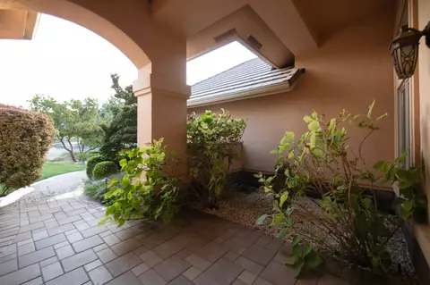 Exterior - 4550 N Waterside Dr, Clovis, CA 93619 photo 3 of 10