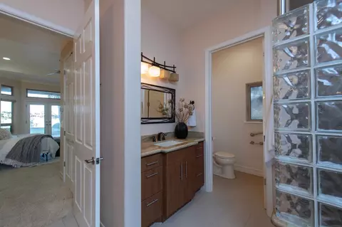 Bath - 4550 N Waterside Dr, Clovis, CA 93619 photo 3 of 9
