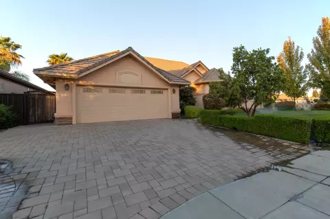 Exterior - 4550 N Waterside Dr, Clovis, CA 93619 photo 2 of 10