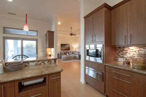 Kitchen - 4550 N Waterside Dr, Clovis, CA 93619 photo 6 of 7