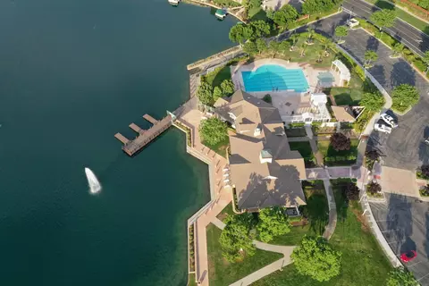 View/Area - 4550 N Waterside Dr, Clovis, CA 93619 photo 7 of 8