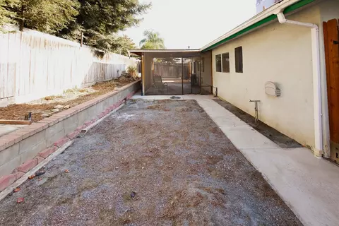 Exterior - 3585 Sunnyside Ave, Clovis, CA 93611 photo 3 of 4