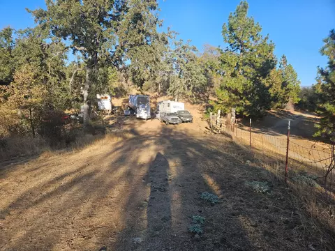 10000 Bluebird Ln, Miramonte, CA 93641