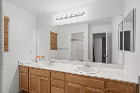 Bath - 320 Rose, Chowchilla, CA 93610 photo 1 of 2