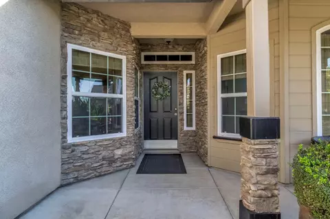 Entry Way - 558 W Serena Ave, Clovis, CA 93619 photo 1 of 2