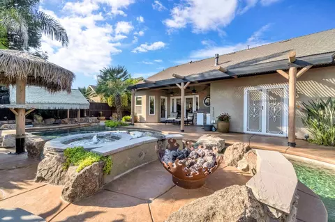 Exterior - 558 W Serena Ave, Clovis, CA 93619 photo 10 of 17