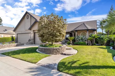 Exterior - 558 W Serena Ave, Clovis, CA 93619 photo 3 of 17