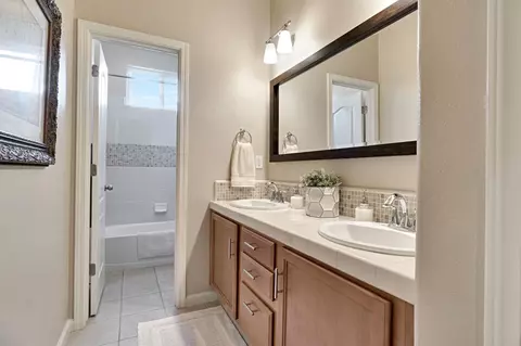 Bath - 558 W Serena Ave, Clovis, CA 93619 photo 1 of 5