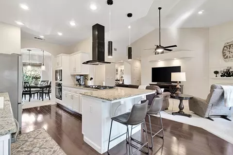 Kitchen - 558 W Serena Ave, Clovis, CA 93619 photo 4 of 9