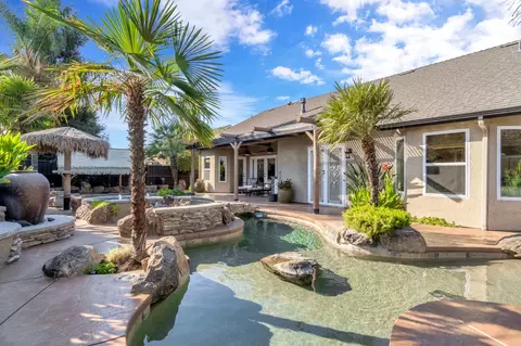 Exterior - 558 W Serena Ave, Clovis, CA 93619 photo 11 of 17