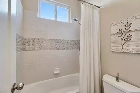 Bath - 558 W Serena Ave, Clovis, CA 93619 photo 2 of 5