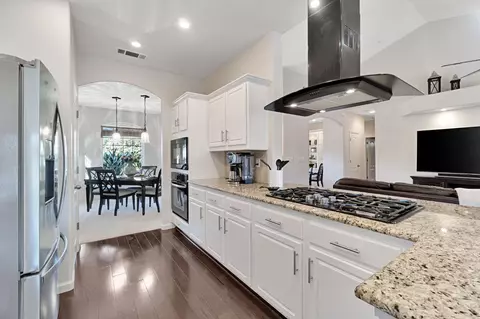 Kitchen - 558 W Serena Ave, Clovis, CA 93619 photo 6 of 9